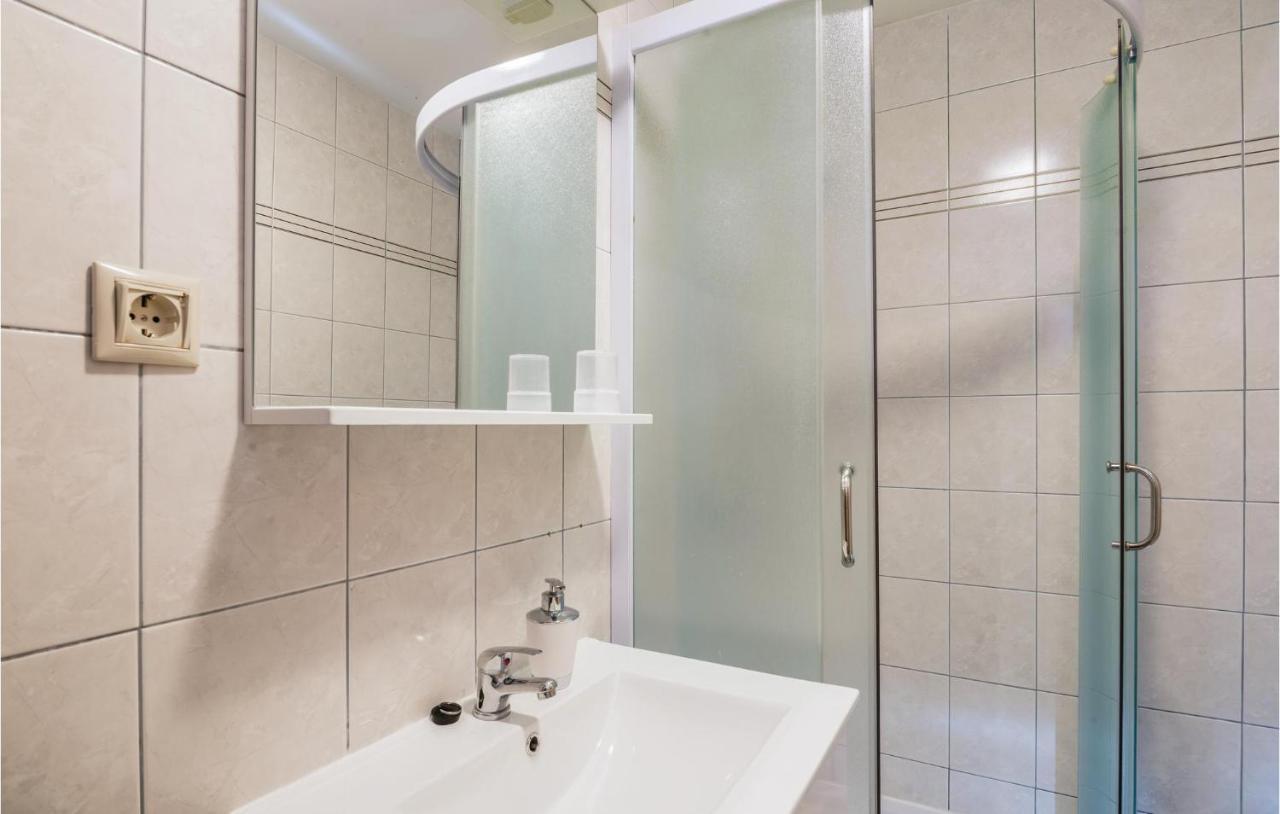 Nice Apartment In Omisalj With Wifi ภายนอก รูปภาพ