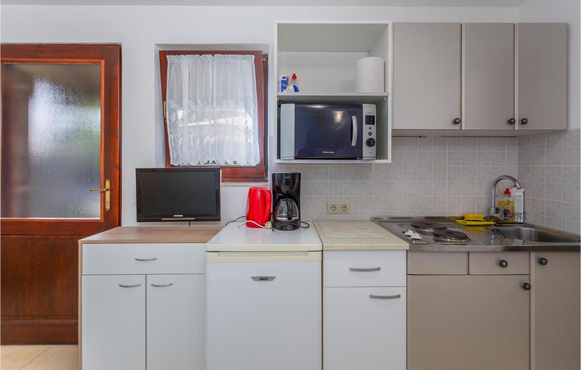 Nice Apartment In Omisalj With Wifi ภายนอก รูปภาพ