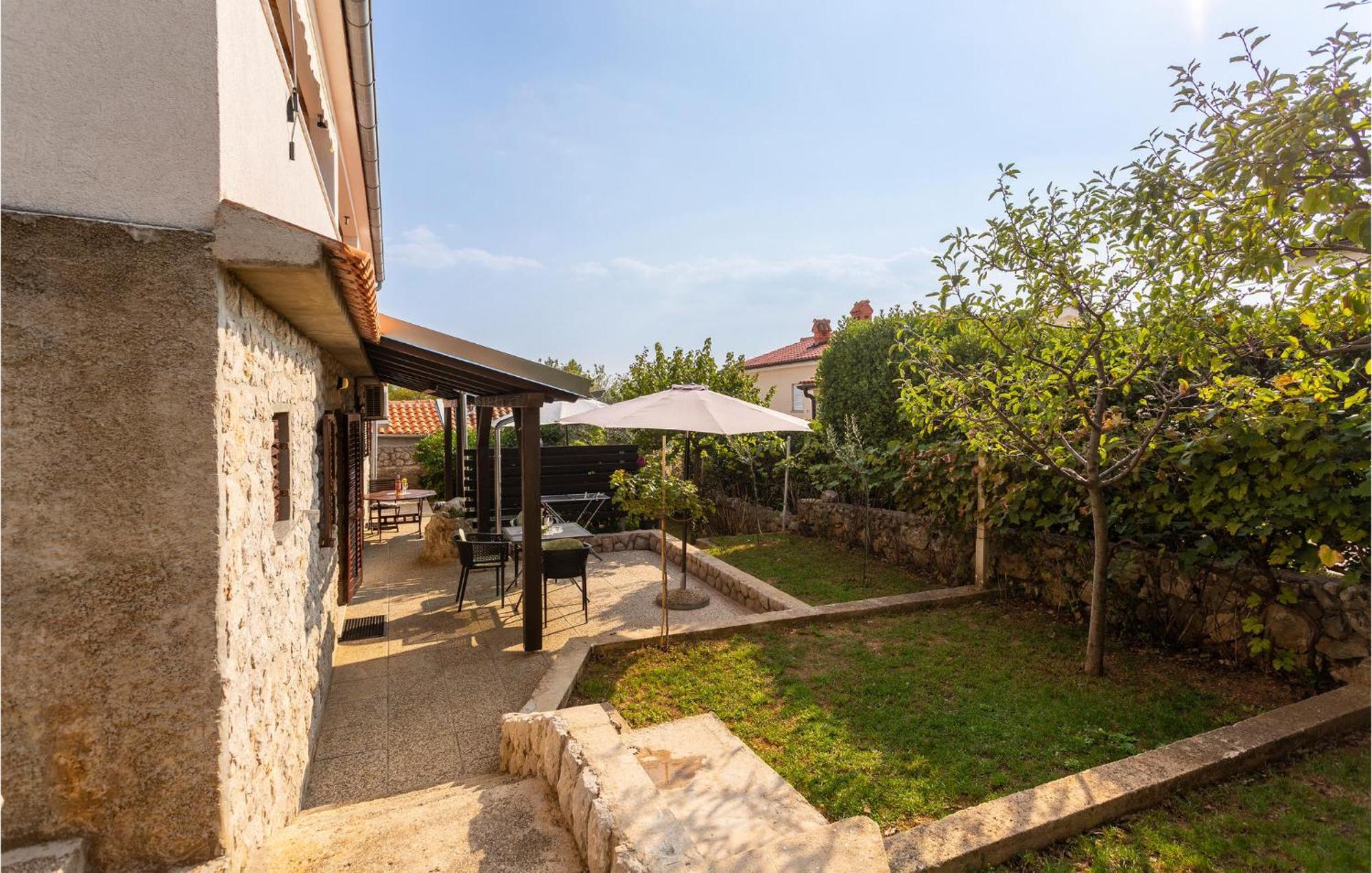 Nice Apartment In Omisalj With Wifi ภายนอก รูปภาพ