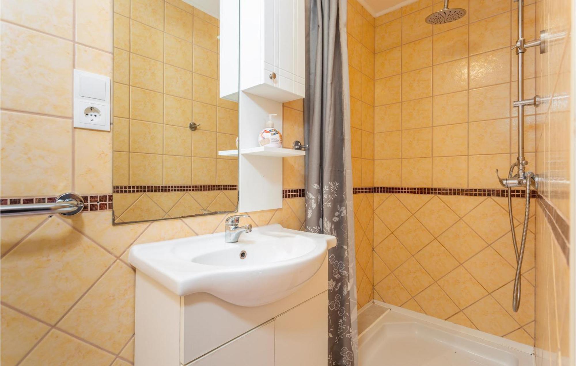 Nice Apartment In Omisalj With Wifi ภายนอก รูปภาพ