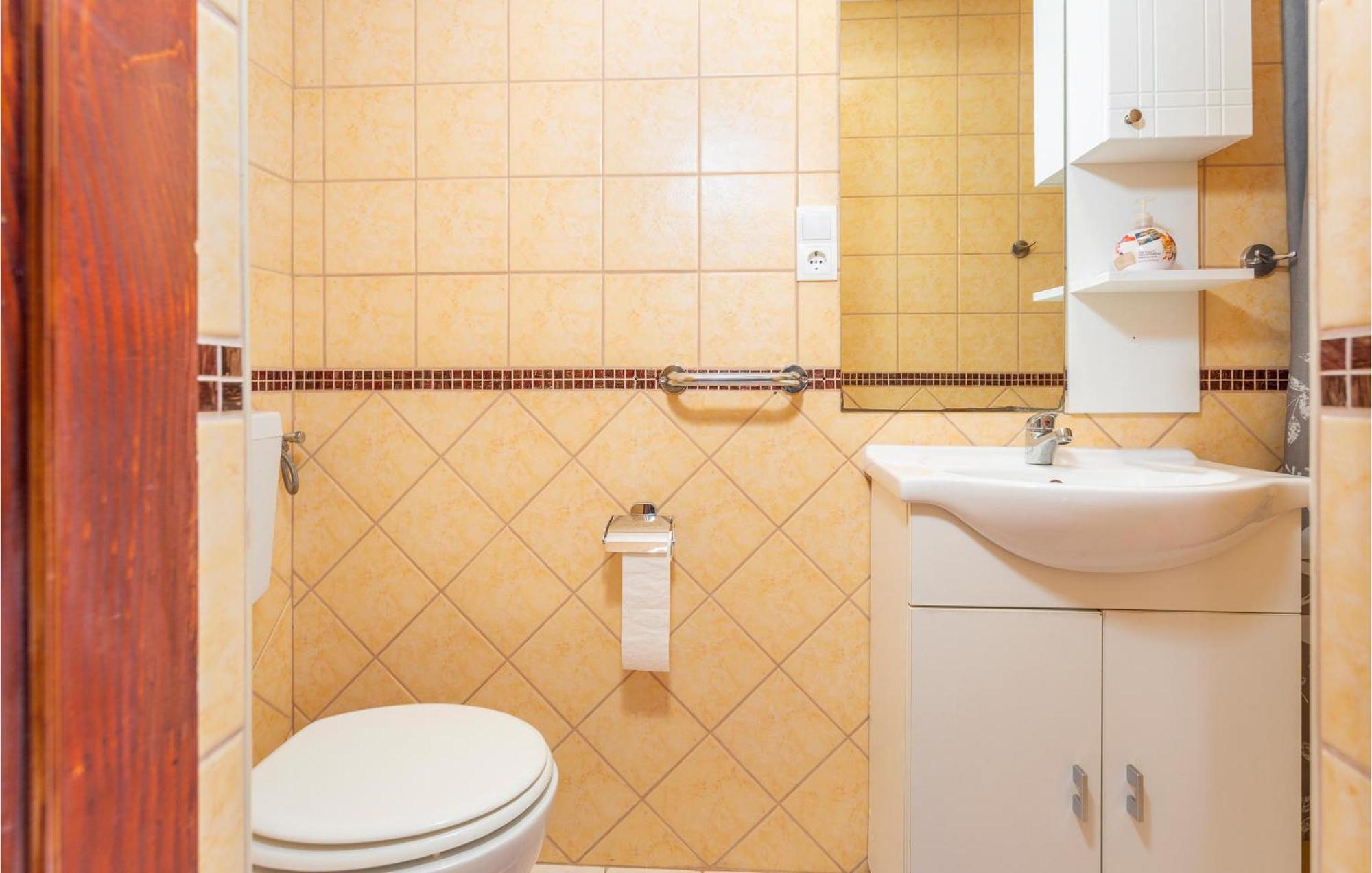 Nice Apartment In Omisalj With Wifi ภายนอก รูปภาพ