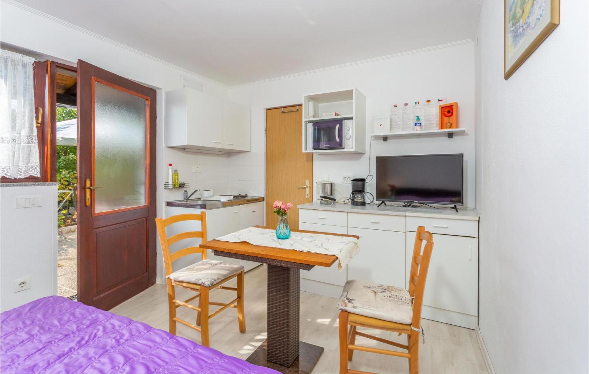 Nice Apartment In Omisalj With Wifi ภายนอก รูปภาพ