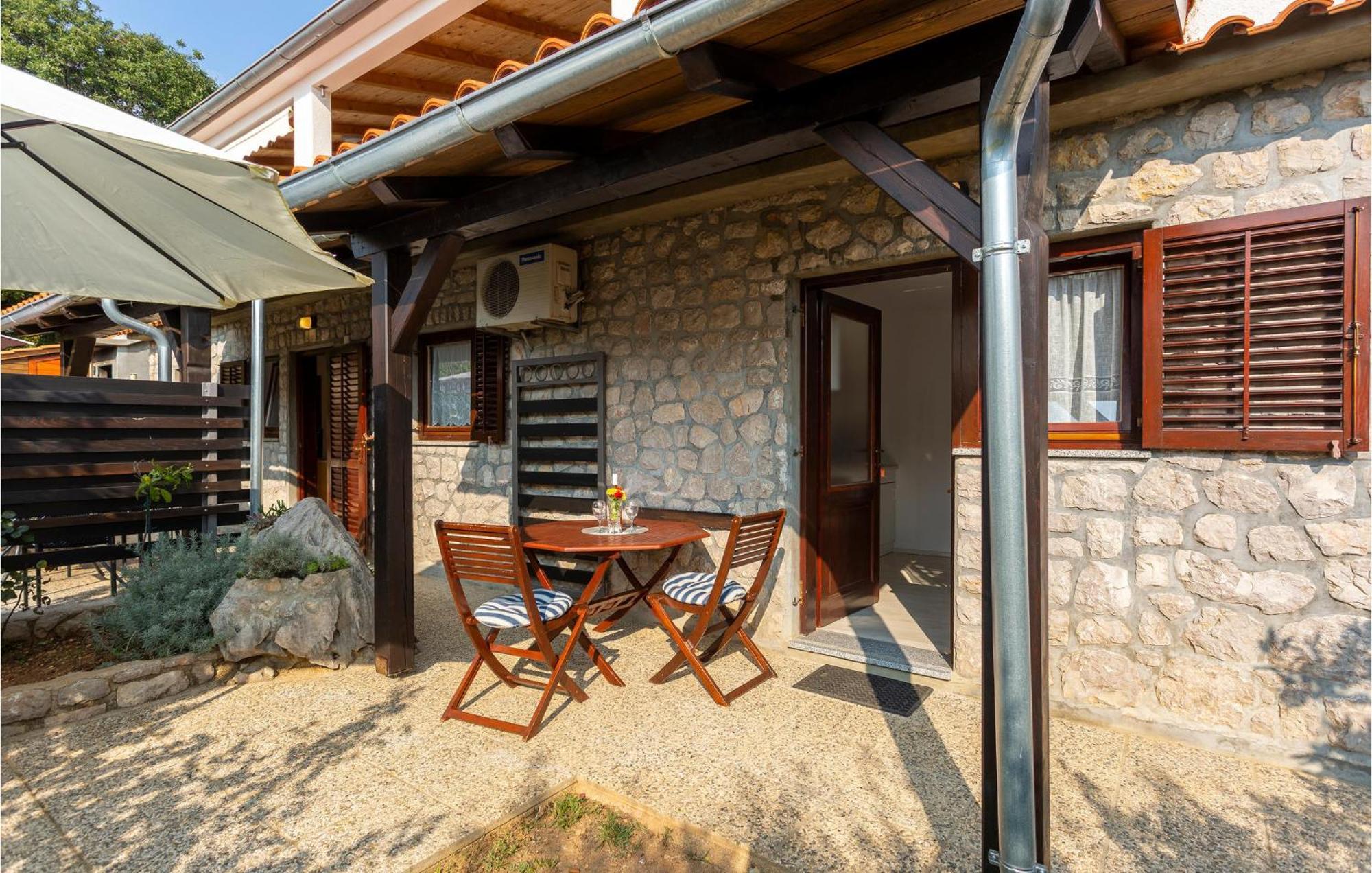 Nice Apartment In Omisalj With Wifi ภายนอก รูปภาพ